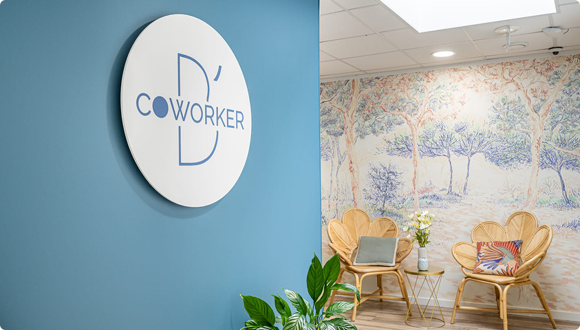 Espace détente aux couleurs de B’CoWorker illustrant le développement de l’enseigne avec un troisième centre à Poitiers porté par BMG Foncière.